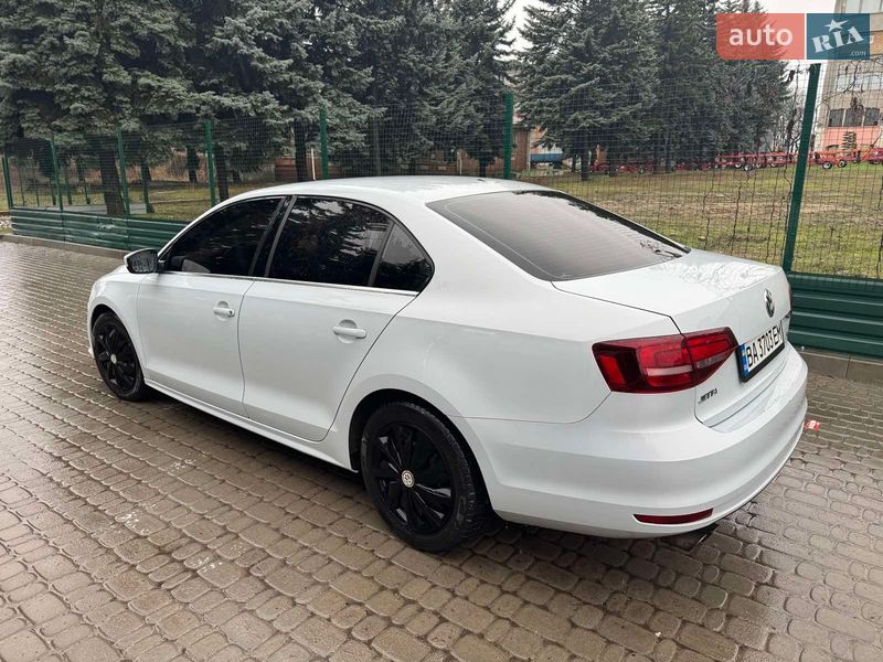 Седан Volkswagen Jetta 2017 в Кропивницком
