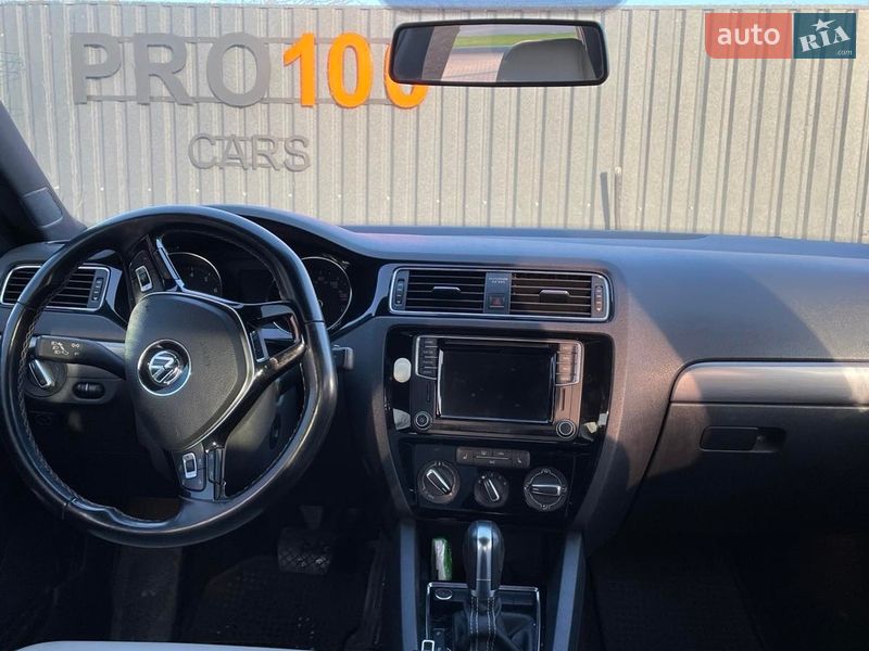 Седан Volkswagen Jetta 2016 в Вишневом фото 18 Седан Volkswagen Jetta 2016 в Вишневом