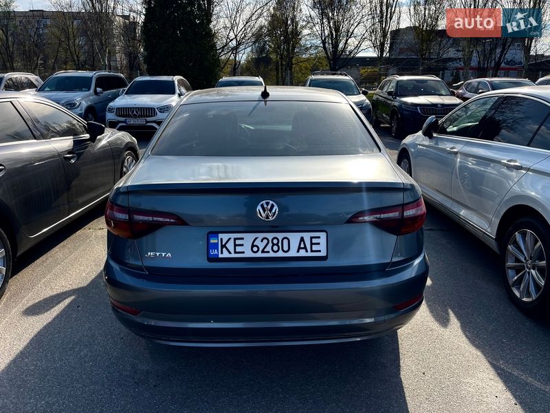 Седан Volkswagen Jetta 2018 в Днепре