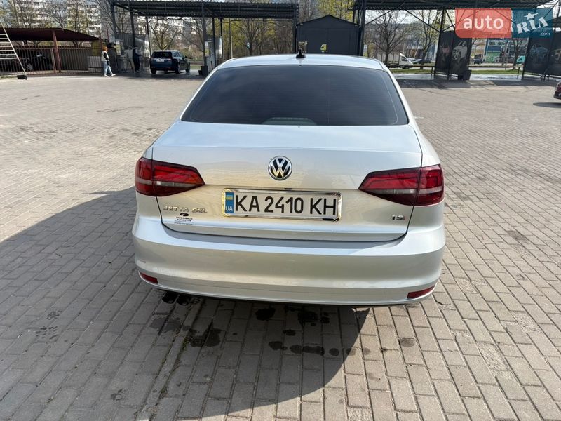 Седан Volkswagen Jetta 2016 в Киеве