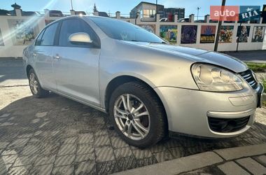 Седан Volkswagen Jetta 2008 в Львові