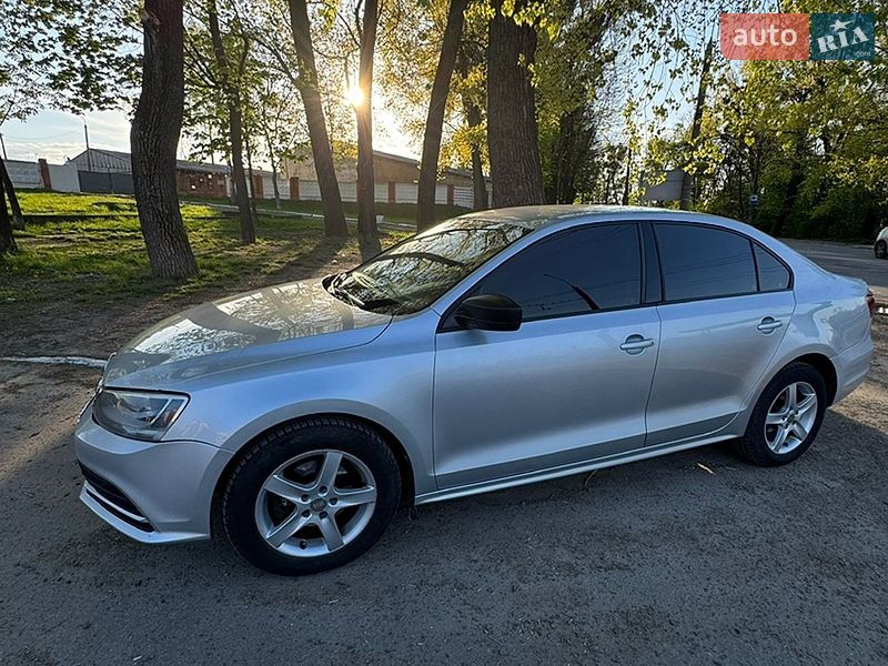 Седан Volkswagen Jetta 2015 в Чернівцях