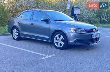 Седан Volkswagen Jetta 2013 в Львові