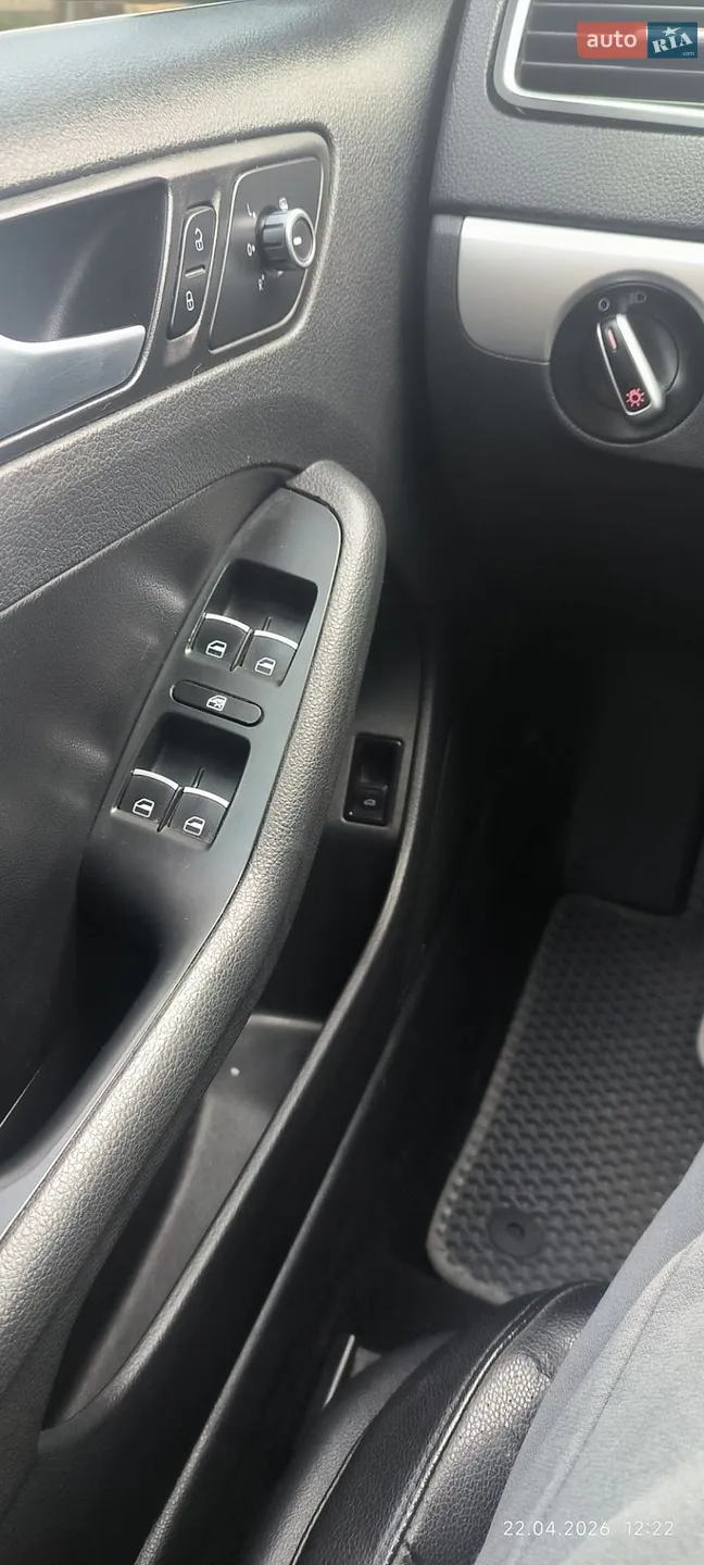 2012 Volkswagen Jetta - мініатюра 12