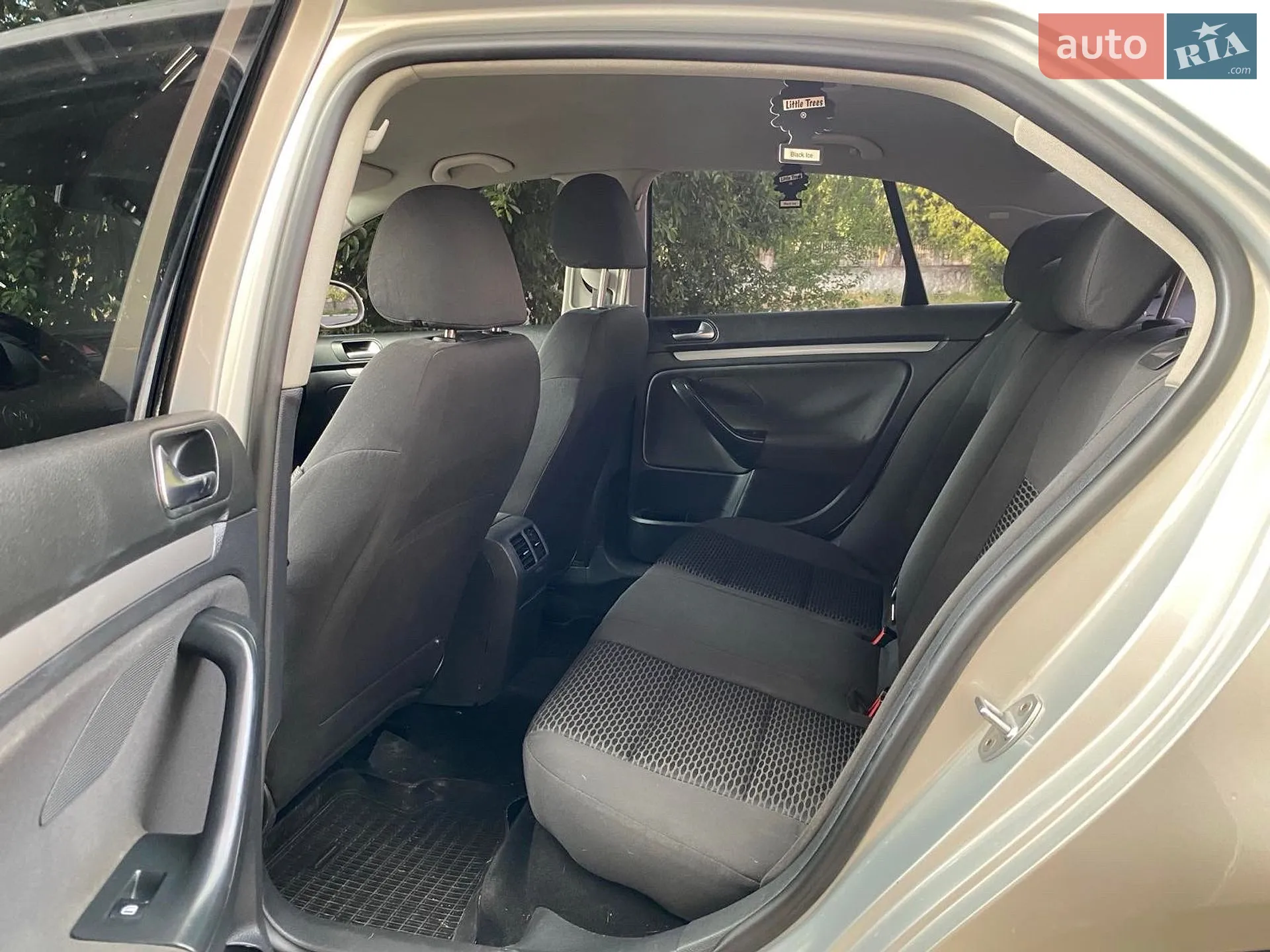 2010 Volkswagen Jetta - мініатюра 25