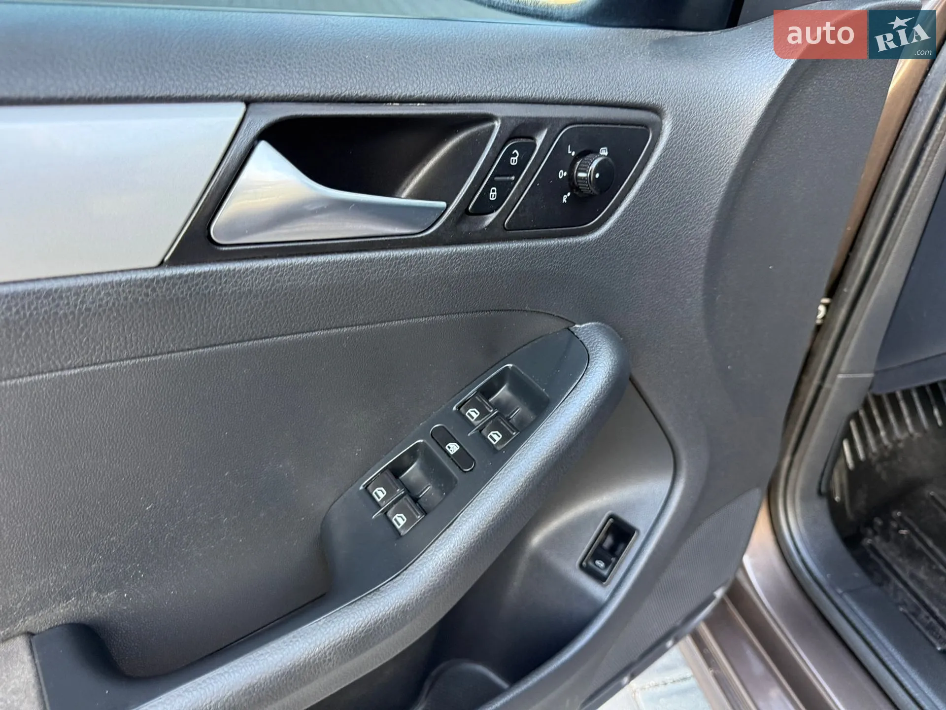 2011 Volkswagen Jetta - мініатюра 41
