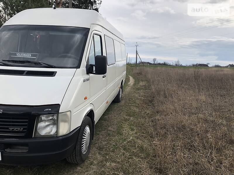 Вантажопасажирський фургон Volkswagen LT 2004 в Володимирі