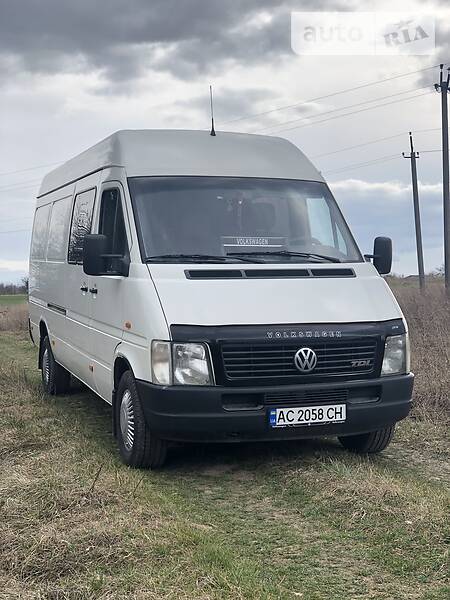 Вантажопасажирський фургон Volkswagen LT 2004 в Володимирі