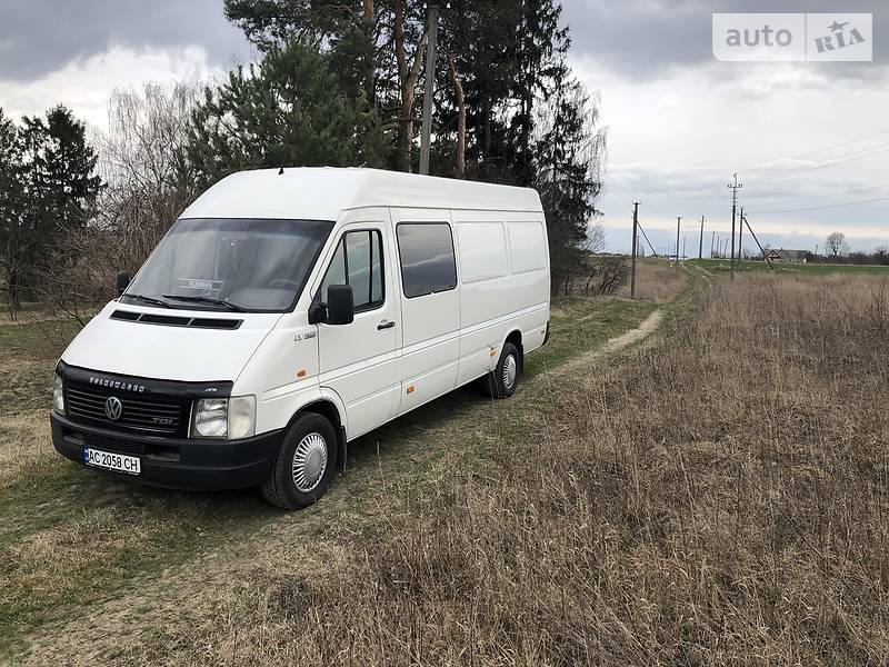 Вантажопасажирський фургон Volkswagen LT 2004 в Володимирі