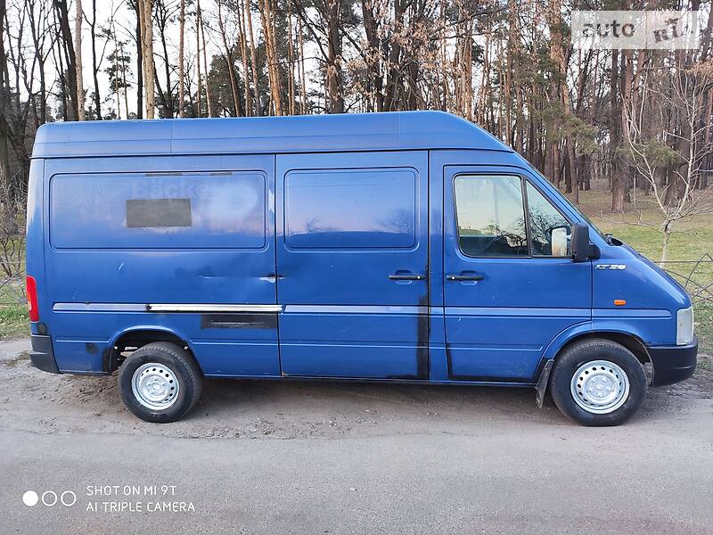 Вантажопасажирський фургон Volkswagen LT 2003 в Києві