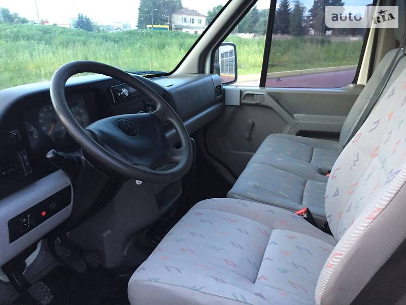 Вантажопасажирський фургон Volkswagen LT 2004 в Рівному