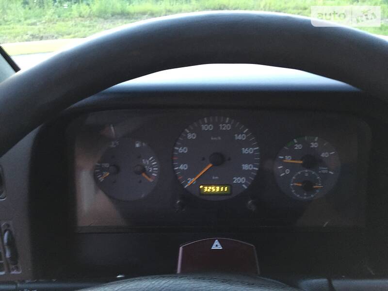 Вантажопасажирський фургон Volkswagen LT 2004 в Рівному