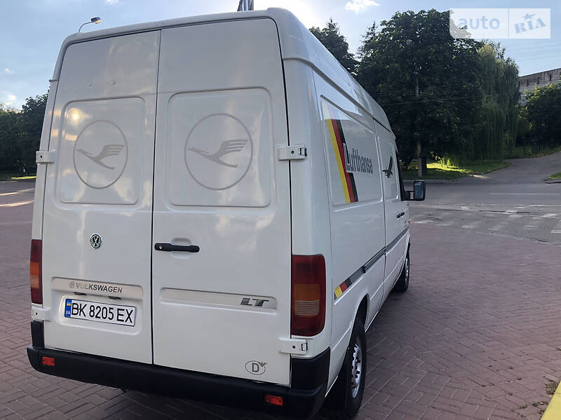 Вантажопасажирський фургон Volkswagen LT 2004 в Рівному