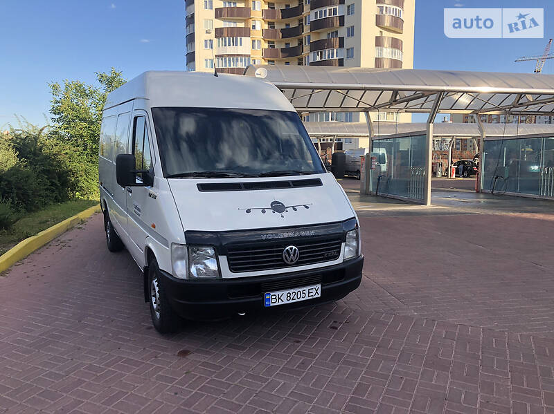 Вантажопасажирський фургон Volkswagen LT 2004 в Рівному