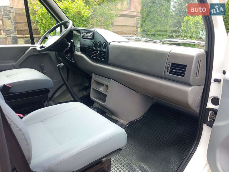 Вантажний фургон Volkswagen LT 2006 в Луцьку