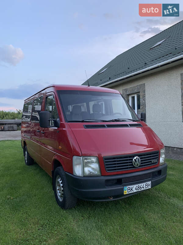 Вантажопасажирський фургон Volkswagen LT 2002 в Дубні