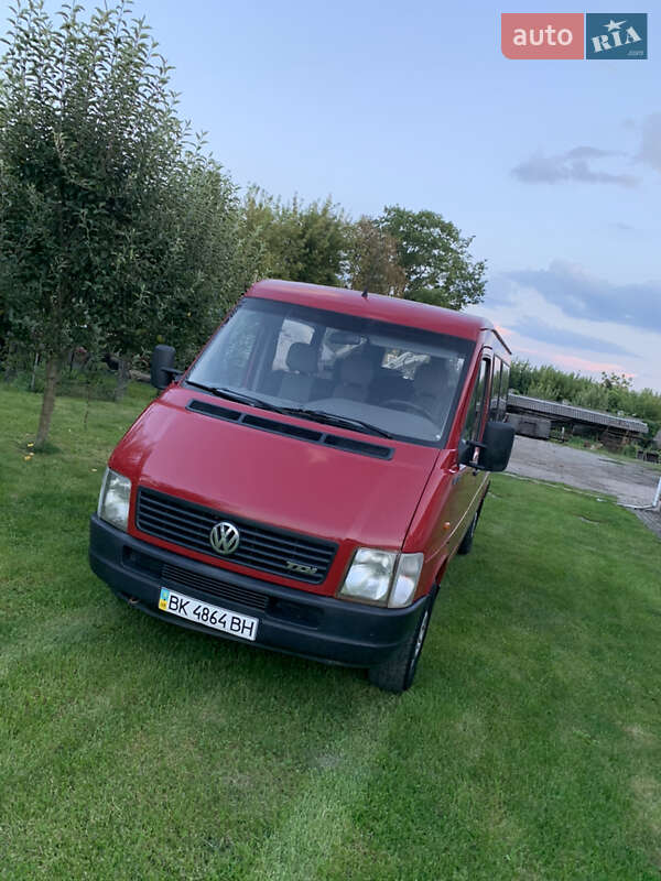 Вантажопасажирський фургон Volkswagen LT 2002 в Дубні