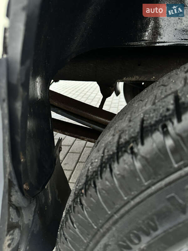 Грузопассажирский фургон Volkswagen LT 2004 в Львове