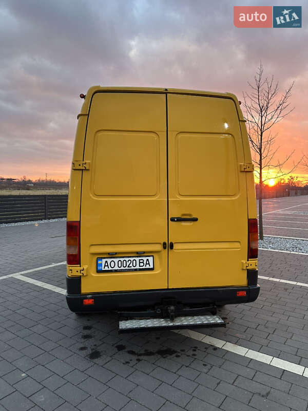 Вантажний фургон Volkswagen LT 2006 в Мукачевому