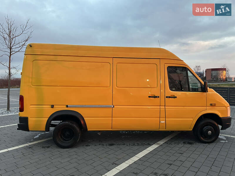 Вантажний фургон Volkswagen LT 2006 в Мукачевому