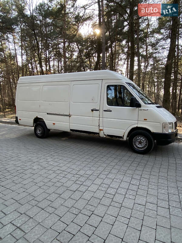 Грузовой фургон Volkswagen LT 2004 в Львове