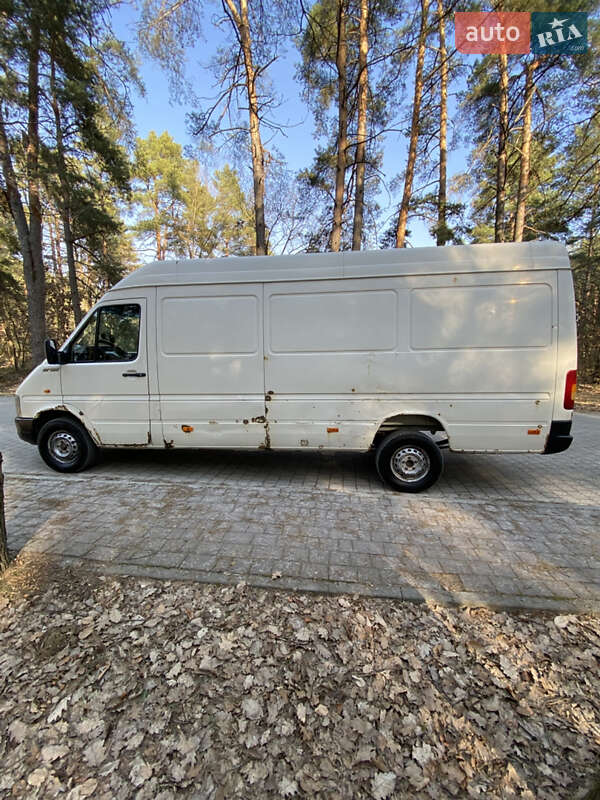 Грузовой фургон Volkswagen LT 2004 в Львове