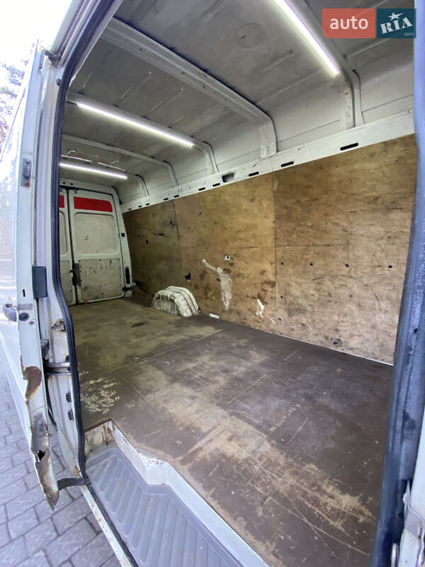 Грузовой фургон Volkswagen LT 2004 в Львове