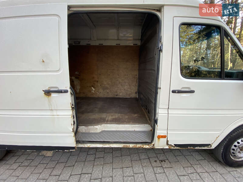 Грузовой фургон Volkswagen LT 2004 в Львове