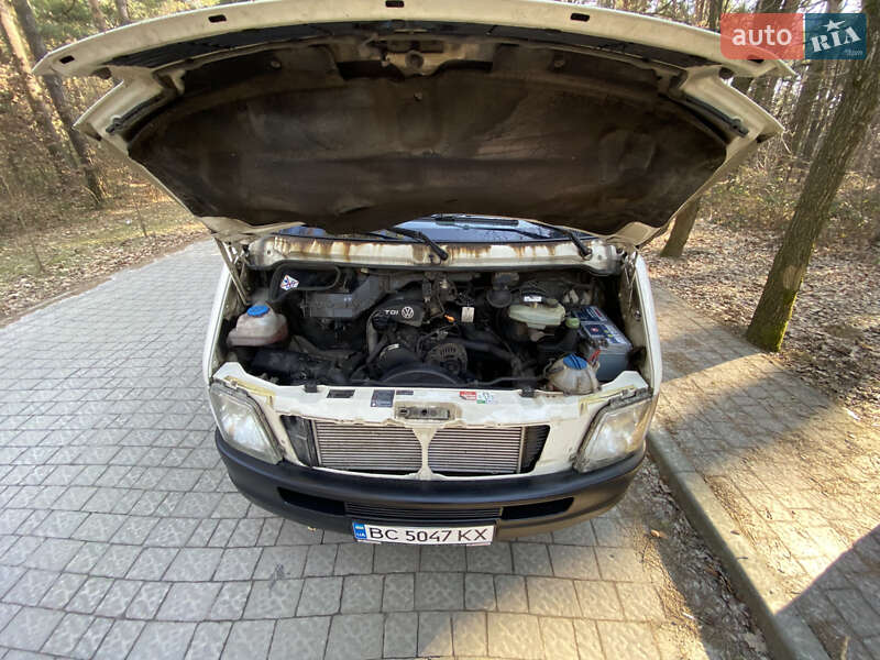 Грузовой фургон Volkswagen LT 2004 в Львове