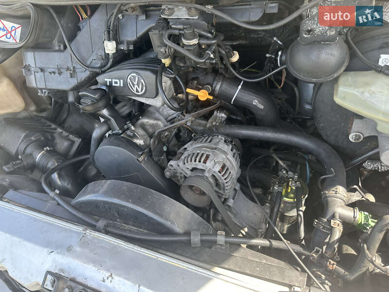 Вантажопасажирський фургон Volkswagen LT 2006 в Львові