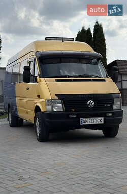 Вантажопасажирський фургон Volkswagen LT 2006 в Звягелі