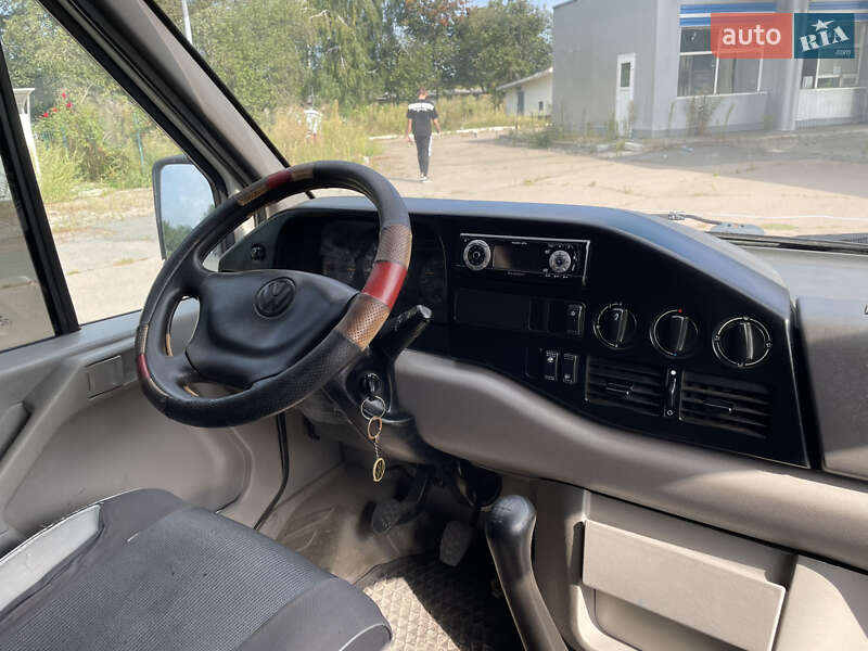 Вантажний фургон Volkswagen LT 2006 в Конотопі