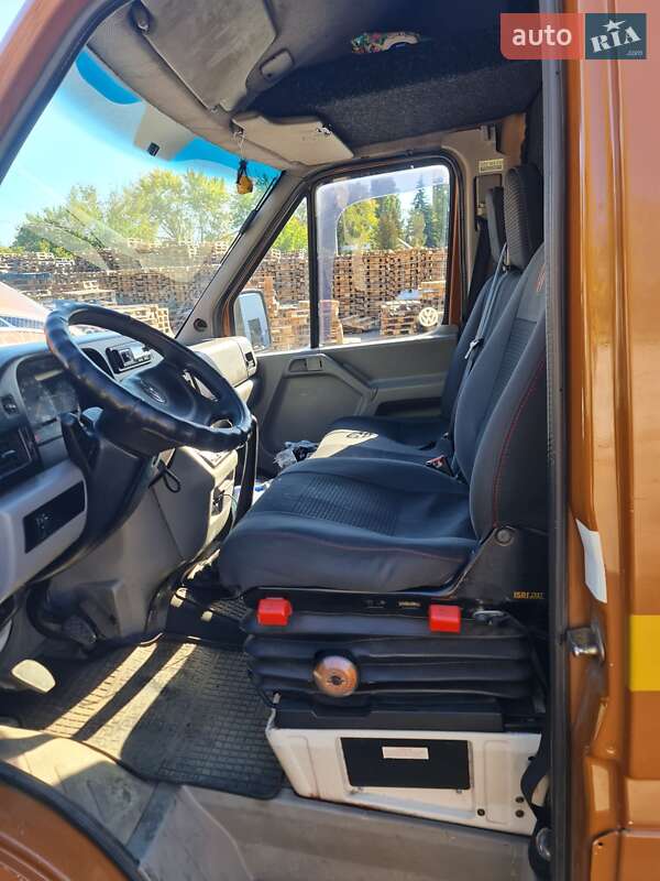 Вантажний фургон Volkswagen LT 2006 в Чернігові