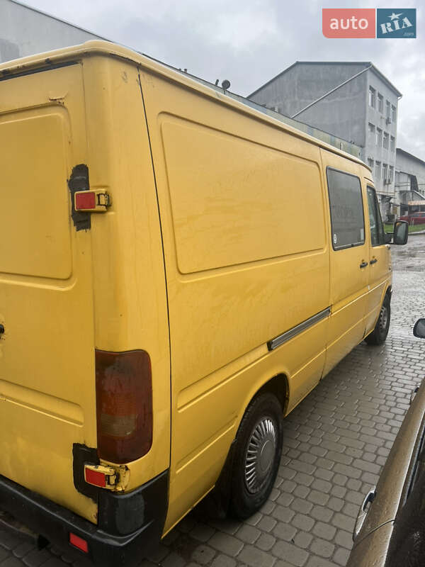 Вантажопасажирський фургон Volkswagen LT 2001 в Львові
