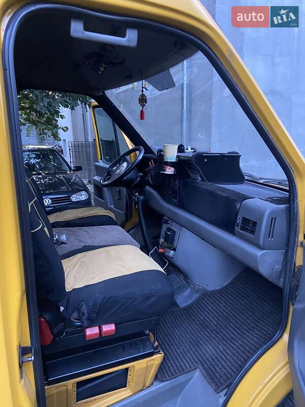 Грузовой фургон Volkswagen LT 2002 в Черновцах