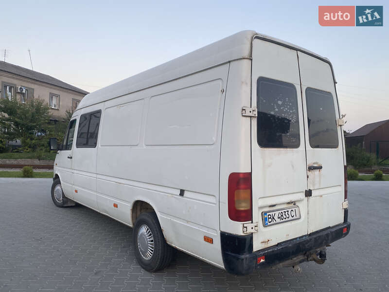 Грузопассажирский фургон Volkswagen LT 2004 в Рокитном
