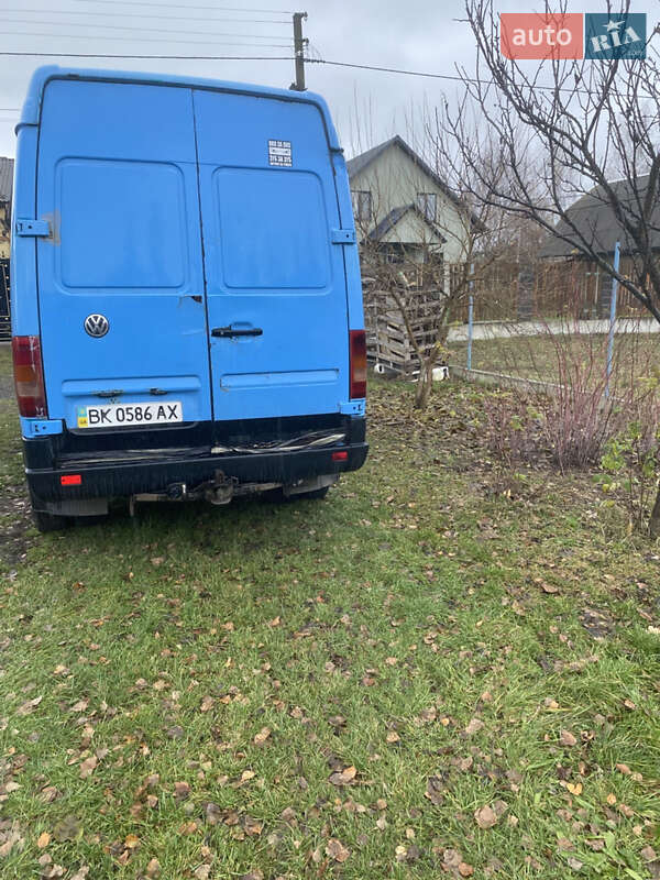 Грузовой фургон Volkswagen LT 2001 в Вараше