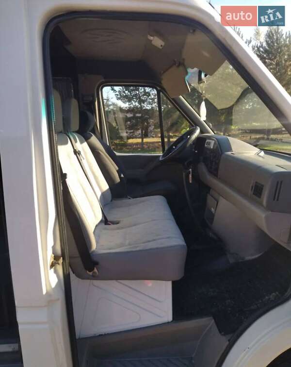 Вантажний фургон Volkswagen LT 2005 в Львові