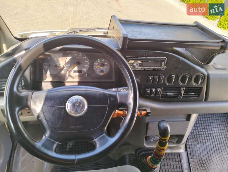 Грузовой фургон Volkswagen LT 2004 в Луцке