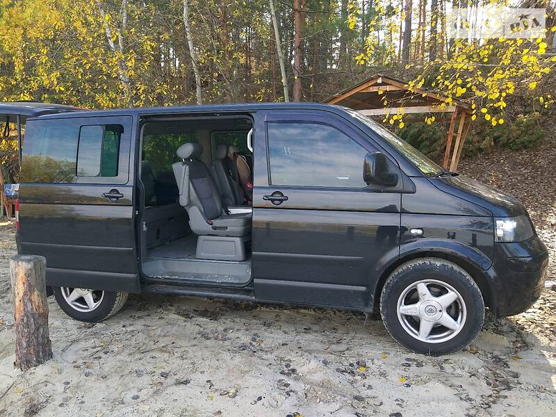 Вантажопасажирський фургон Volkswagen Multivan 2006 в Харкові