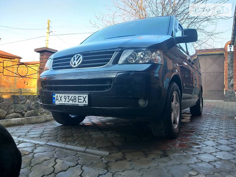Вантажопасажирський фургон Volkswagen Multivan 2006 в Харкові