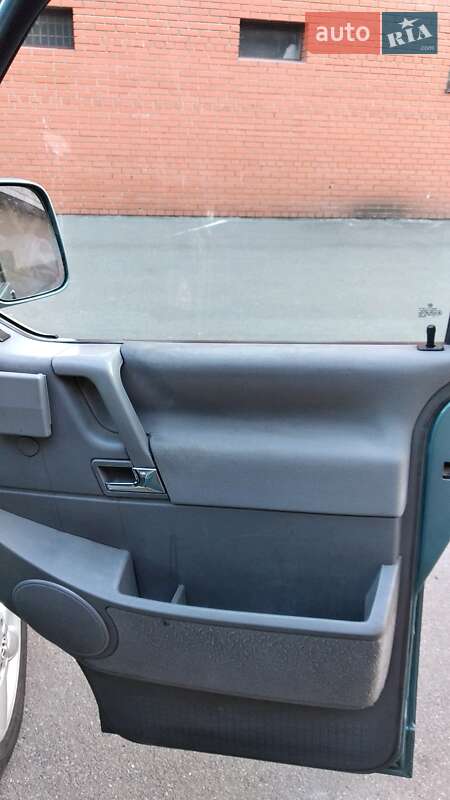 Мінівен Volkswagen Multivan 2002 в Києві
