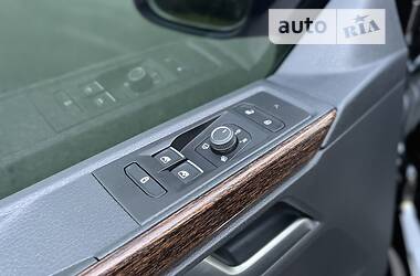 Минивэн Volkswagen Multivan 2020 в 
