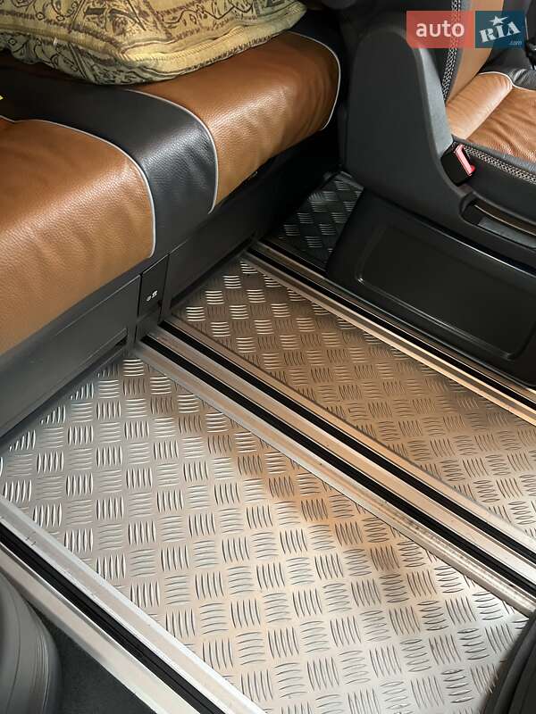 Минивэн Volkswagen Multivan 2013 в Киеве