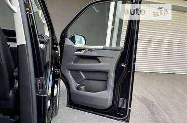 Минивэн Volkswagen Multivan 2023 в 