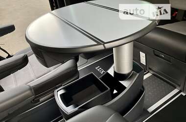 Минивэн Volkswagen Multivan 2023 в 