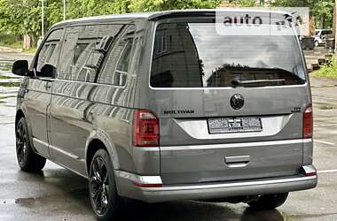 Мінівен Volkswagen Multivan 2017 в 
