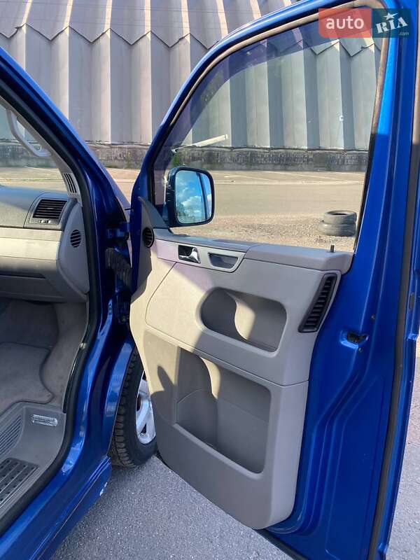 Минивэн Volkswagen Multivan 2005 в Киеве