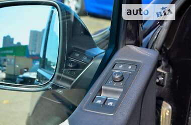 Минивэн Volkswagen Multivan 2017 в 