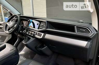 Минивэн Volkswagen Multivan 2023 в 